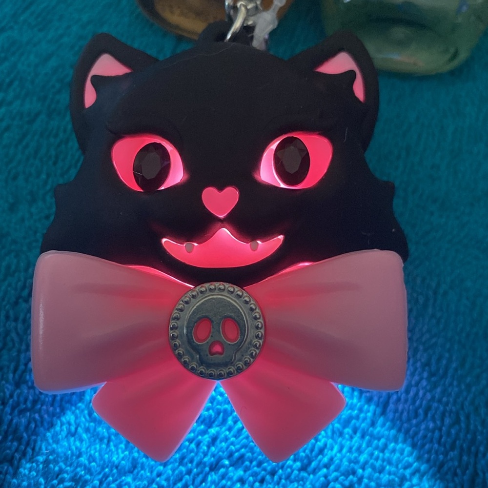 2025 Halloween Bath and Body Work Pink Cat holder light up  with 3 PocketBac - Picture 4 of 4